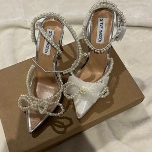 The cutest steve madden pear shoes never worn perfect condition